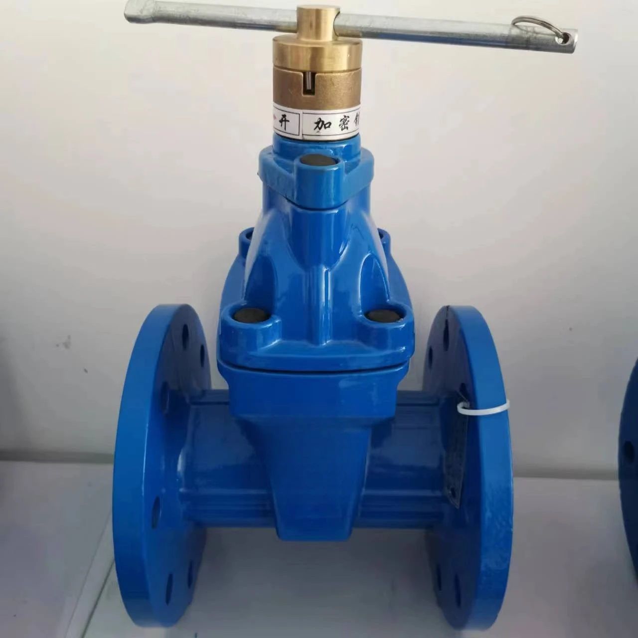 Anti-theft manual lockable water gate valve, closely protected with magnetic lock key, sturdy and durable