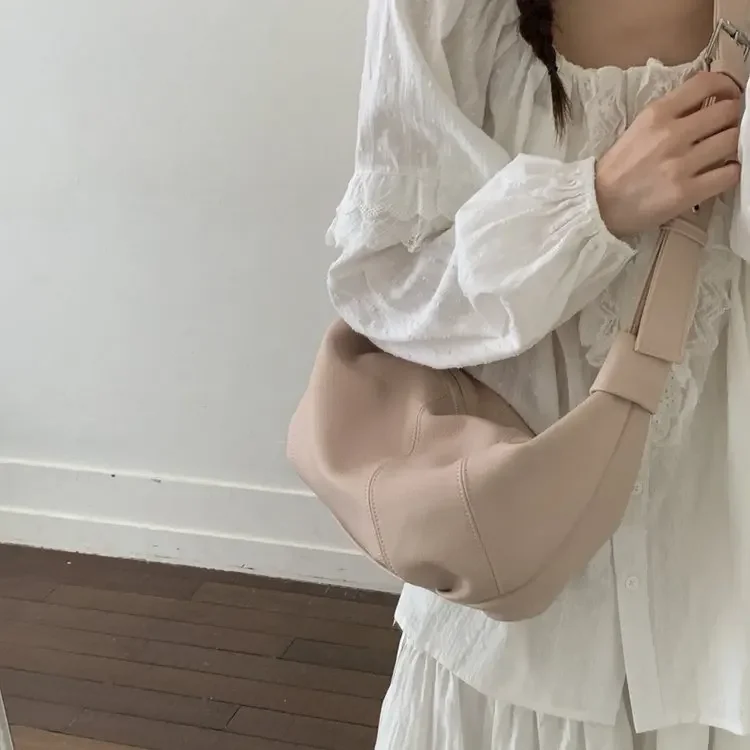 

Модная плиссированная сумка-пельмень 2026: Новинка, тренд, универсальная повседневная сумка через плечо для поездок на работу, нишевая высококачественная сумка-мессенджер