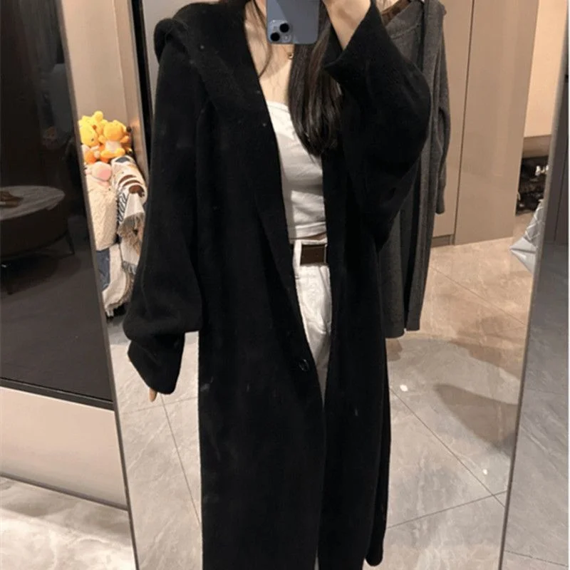 

Женские удлиненные кардиганы темно-розового цвета с весенним принтом, вязаные, с воротником, имитация двухслойности, с пышными рукавами и вставками в горошек, нежные.