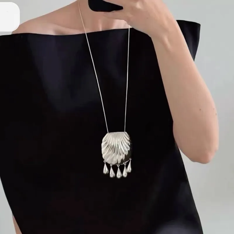 

2025 Fashion Classic European and American Luxury Exaggerated Shell Tassel Pendant Necklace High end Exquisite Design Fashion