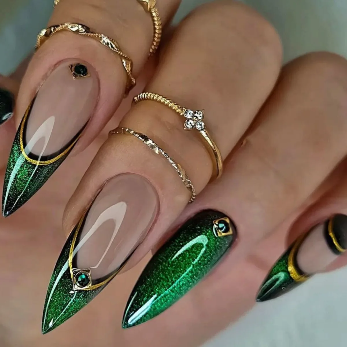 24 piezas de uñas postizas, uñas de almendra con cabeza redonda de estilo europeo y americano, con diamantes brillantes verdes y a la moda, uñas postizas simples y modernas, uñas postizas desmontables, regalo de aniversario, regalo perfecto para mujeres, regalo de cumpleaños, regalo navideño