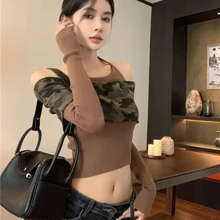 New early autumn tops hot girl one-shoulder off-shoulder sweater sweet cool style splicing camouflage fake two-piece top