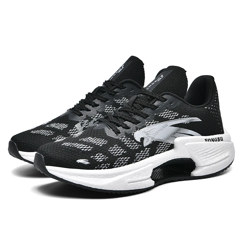أحذية جري صيفية جديدة للمراهقين، أحذية شبكية مسامية ومقاومة للرائحة، أحذية رجالية خفيفة الوزن بنعل ناعم، بدلة