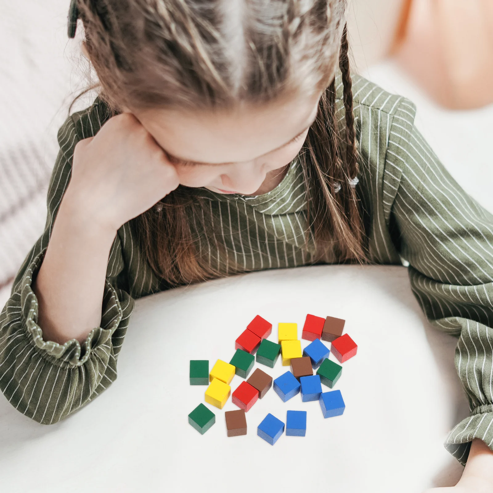 

100Pcs Chess Pieces Accessories Compact Wooden Cubes 1x1cm Smooth Texture Easy to Handle Perfect for DIY Crafts Party Favors