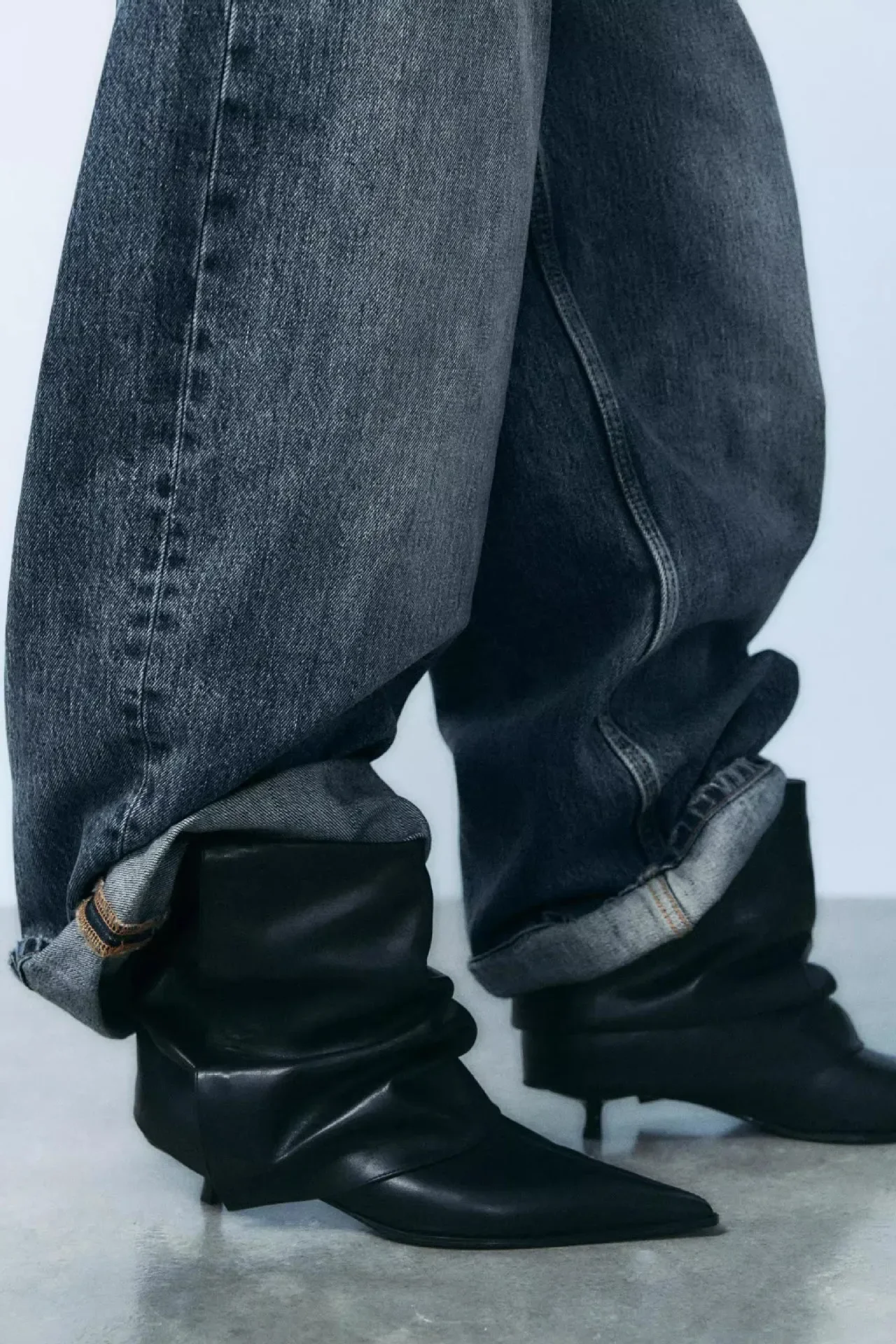 Leder-Designer-Damenstiefel mit Kitten-Heel, Schwarz, Sexy Spitze, Hohe Absätze, Kurze Stiefel, Damen-Winterstiefel mit Falten, Damen-Knöchelstiefel – Detail 13
