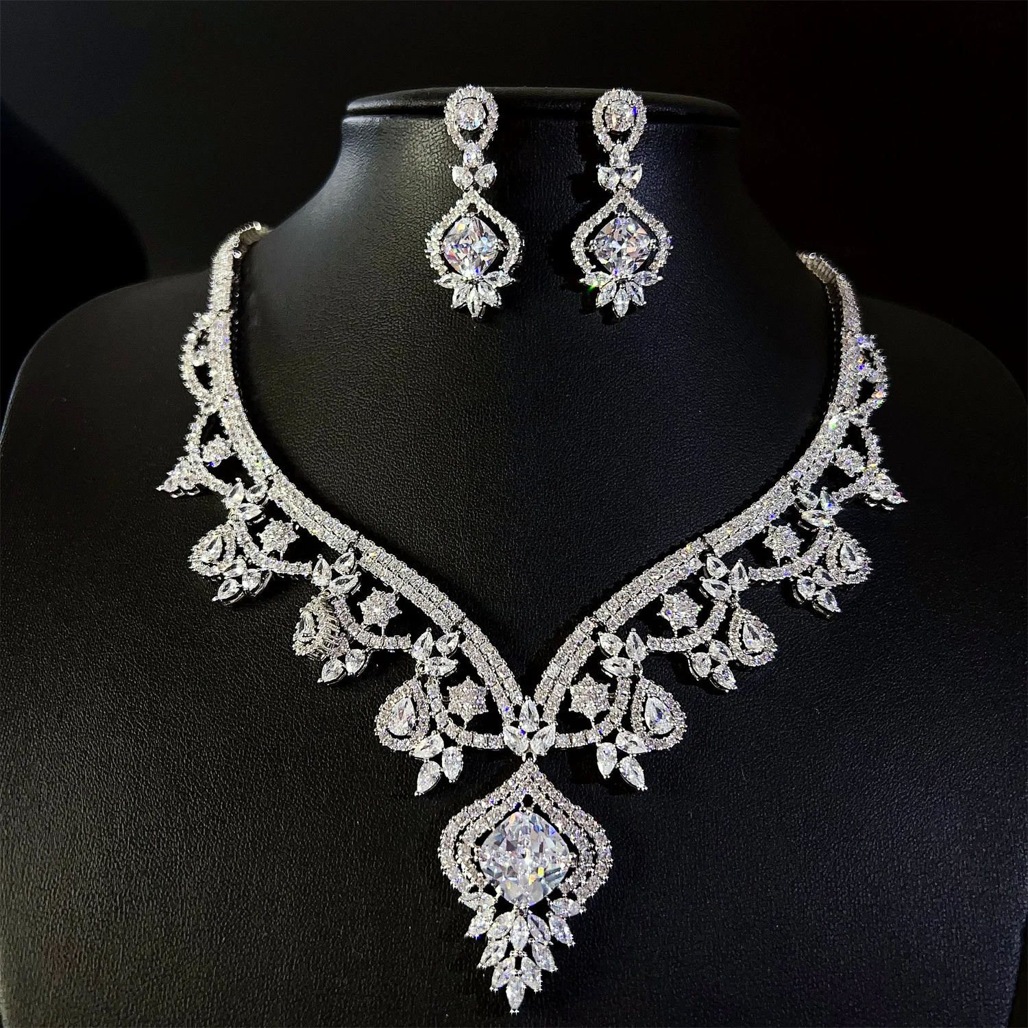 High Quality Vintage 2 Piece Sliver Color Necklace Earrings Womens Dress Decorative Jewelry Fits Nigerian Wedding Gift M-819