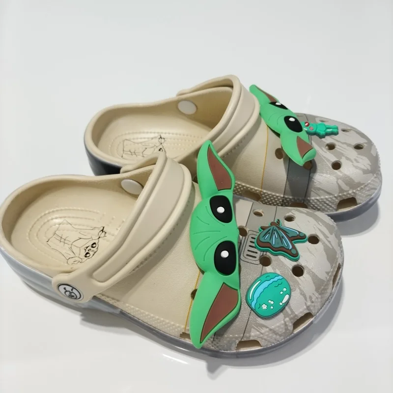 Zapatillas con agujeros transpirables de Anime para bebé, sandalias Kawaii Eva, zapatos de playa para el hogar de verano para niños, cómodas zapatillas permeables al aire
