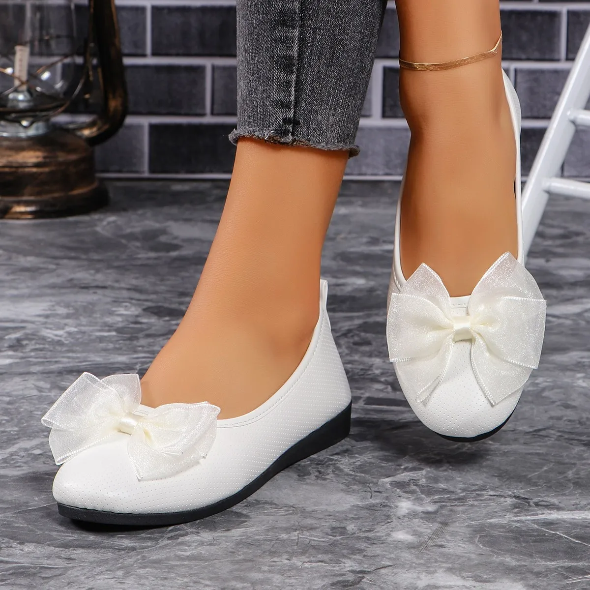 

Women's flat single shoes spring and summer soft bottom shallow mouth bow tie hundreds of sports shoes