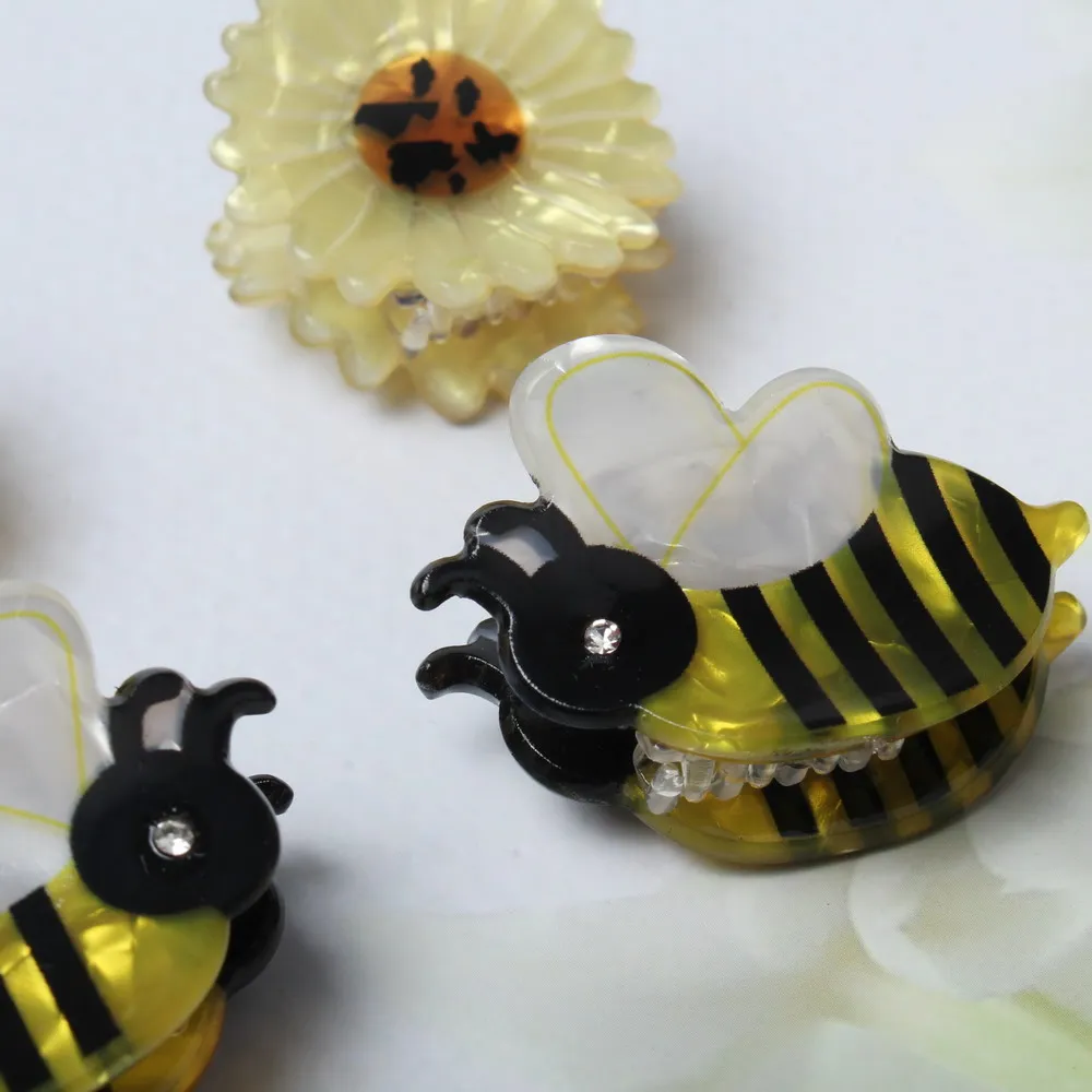 4 パックヘアクリップデイジー小さな髪の爪女性ガールズフラワーバタフライアクリルファッションカニヘアクランプヘアアクセサリー