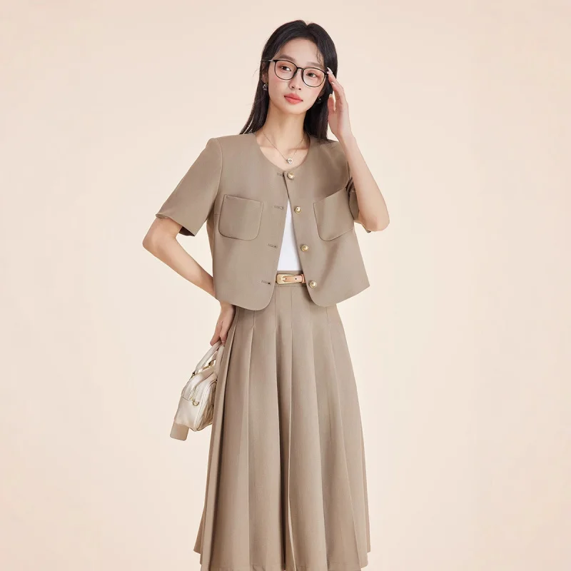 بدلة نسائية احترافية2025صيف نمط جديد لقسم المبيعات مقابلة رسمية قصيرة الأكمام بدلة غير رسمية ملابس العمل