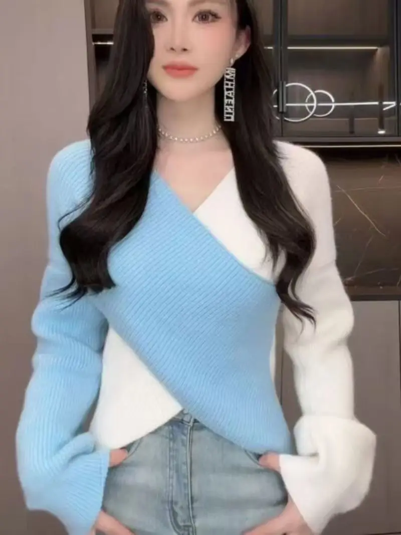 Elegante camicetta asimmetrica in maglia con scollo a V e maniche svasate per le donne Abbigliamento casual slim fit moda primavera autunno