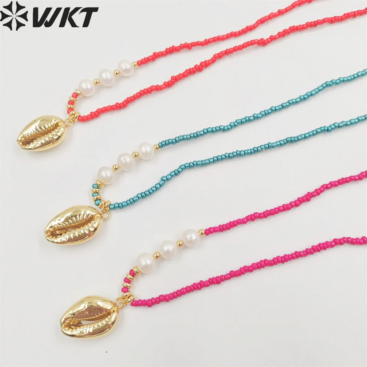 

WT-JN211 Summer Hot sales fashion gold conch pendant with beads necklace tiny 16 inch long beads charm shell necklace