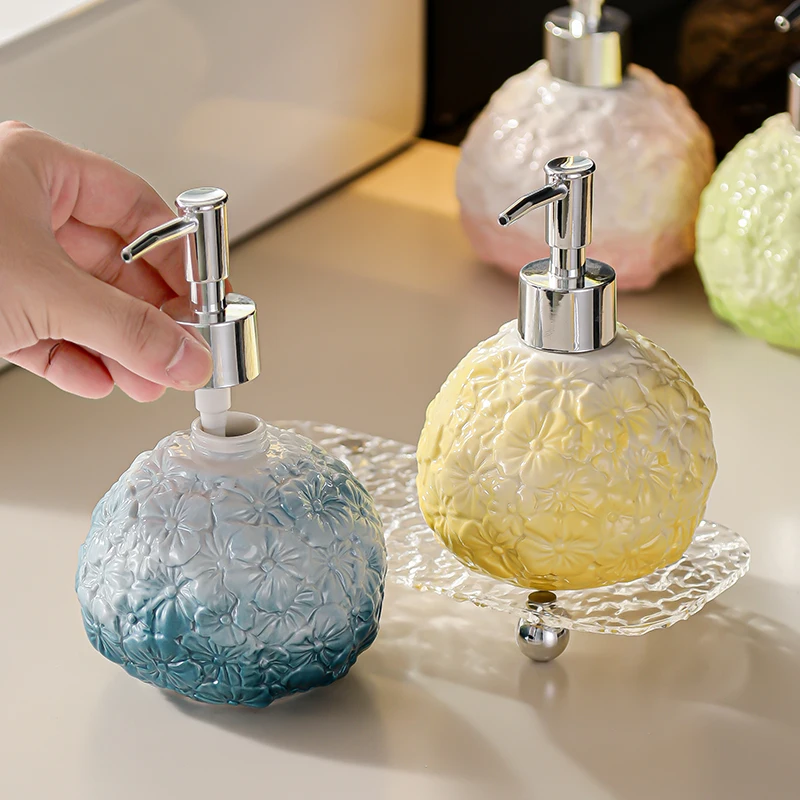 

Креативная сферическая керамическая бутылка для лосьона с тиснением цветов для дома, туалетный пресс, дозатор мыла, аксессуары для ванной комнаты