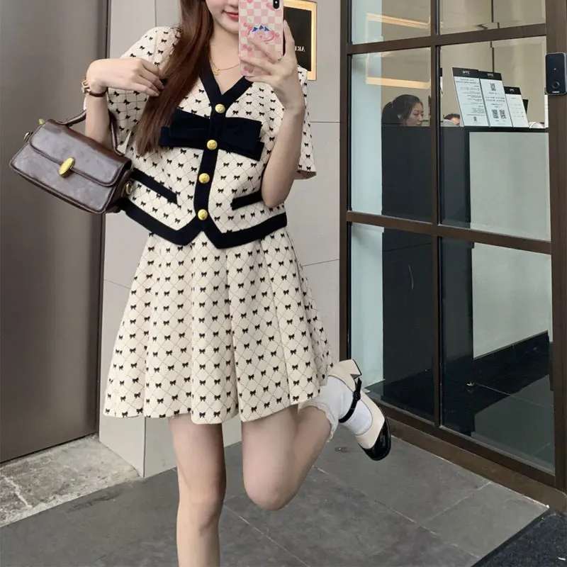 Sweet Bow Printed Matching Sets 2024 Summer Two Piece Set Elegant V-Neck Single-breasted Female Stylish Pleated Mini Skirts Sets