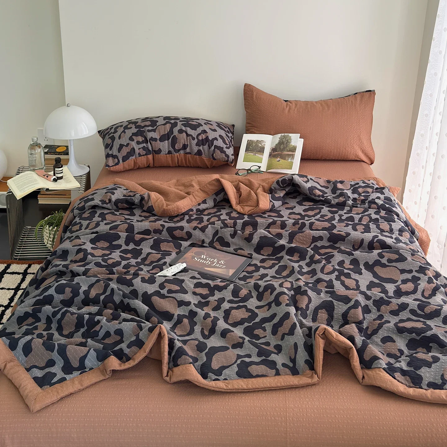 1/3/4pcs Leopard Print Summer Quilt or Quilt Set Lightweight Soft Seersucker Blanket for Bed Comfort Breathable Thin Comforter