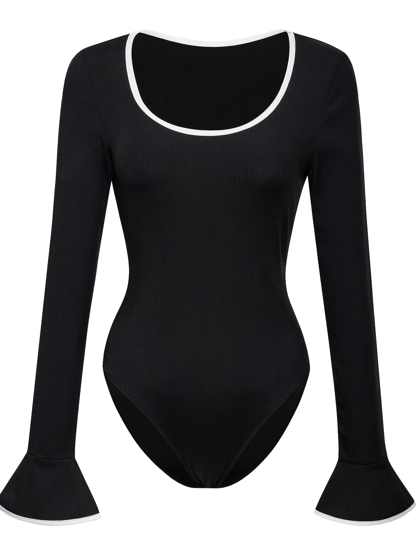 

A plain-color tight-fitting casual sportswear top