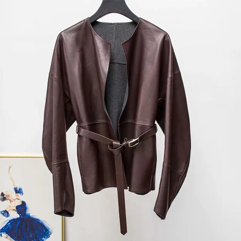 Giacca in pelle stile donna 2025 Elegante vestibilità slim senza bottoni Cappotto corto con maniche a pipistrello con cintura Nero Jaqueta Couro