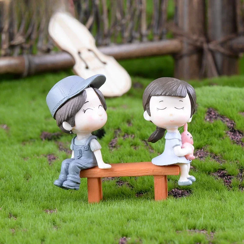 Cartoon Cute Couple Chair Resin Figurine Miniature, Fairy Tale Garden Home Décor Table Garden Décor Crafts