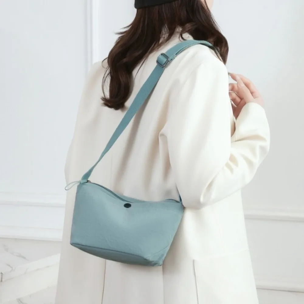 

Solid Color Nylon Messenger Bag Korean Style Large Capacity Canvas Crossbody Bag Dumpling Shape Light Weight Single Shoulder Bag