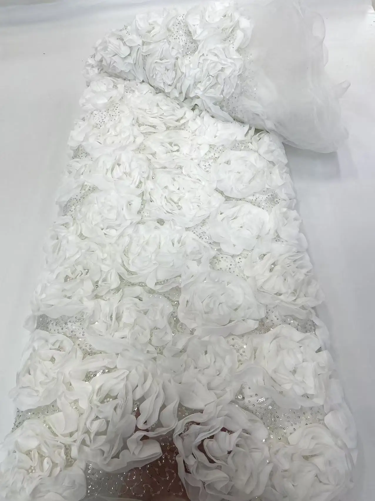 2025 más nueva gran oferta tela de encaje de tul de flores 3D africanas tela de encaje con cuentas de lentejuelas nigerianas francesas para vestidos de fiesta de boda