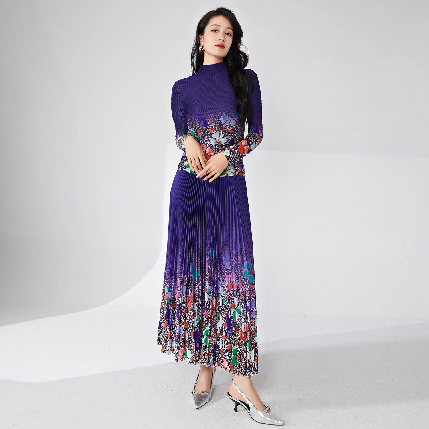 

Women's Elegant Pleated Set Gradient Floral Top and A-Line Midi Skirt Fashionable 2-Piece Set for Summer Casual Polyester Fabric