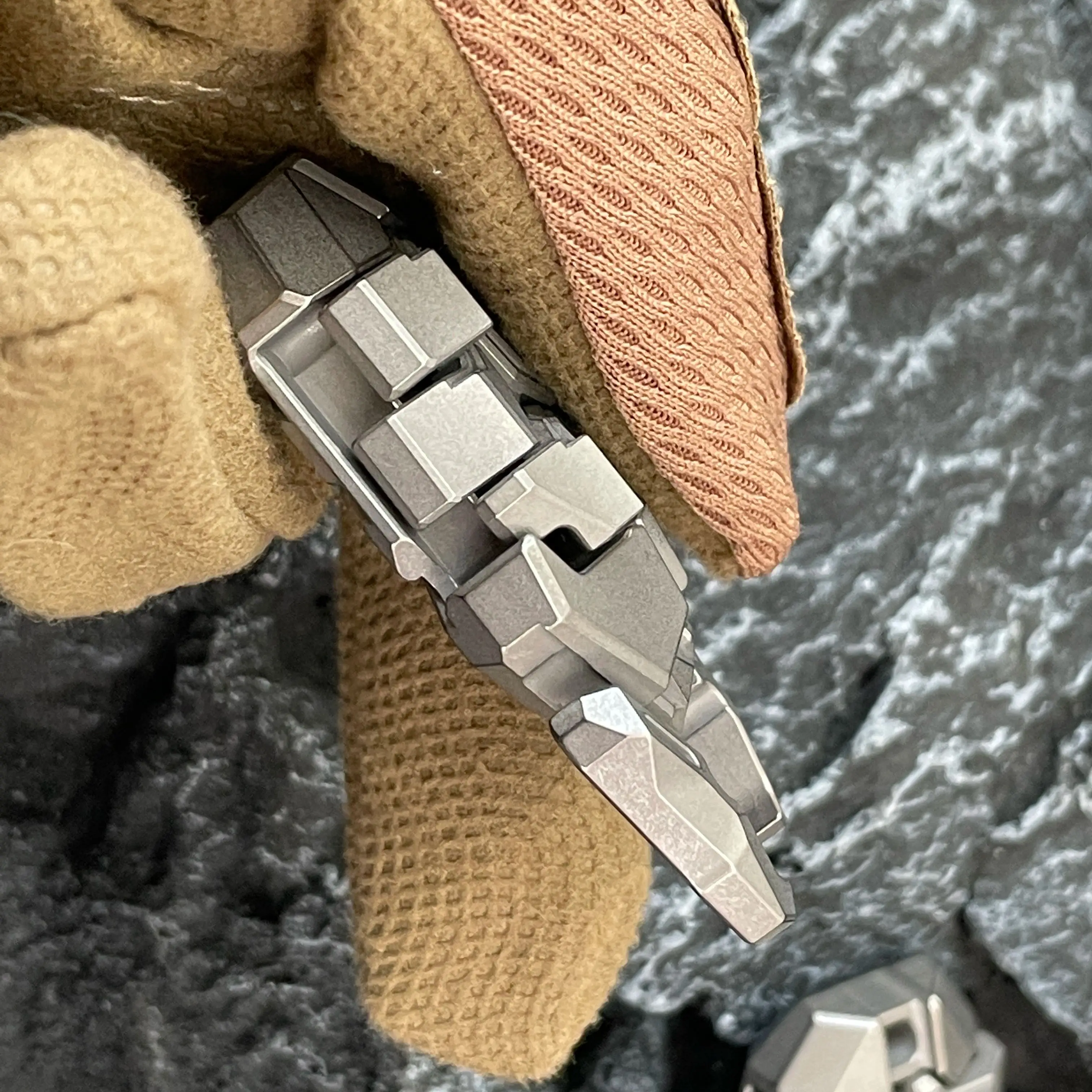 Tritium Gas Tube - Lega di titanio EDC Mini Scarabeo