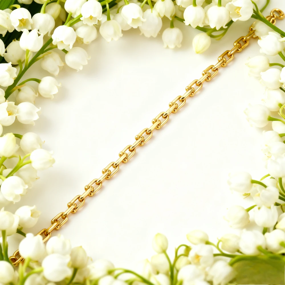 

2025 New Elegant accessories Exaggerated Heavyweight HardWear - style Small Bracelet, with European and American Flair