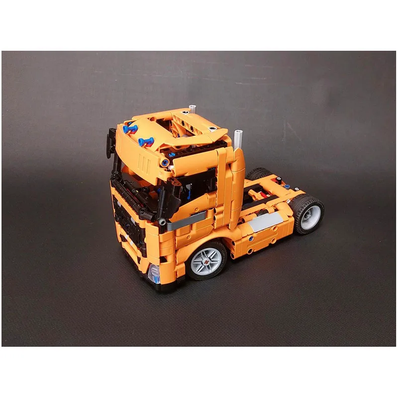 

738pcs Car model MOC Truck Head Creative Puzzle building block gift for children