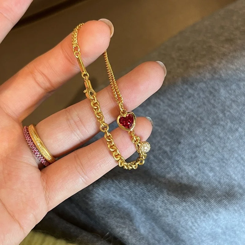 The New Red Heartshaped Bracelet Is Exquisite, Unique, Versatile, Colorfast And A Fashionable Accessory For Parties.