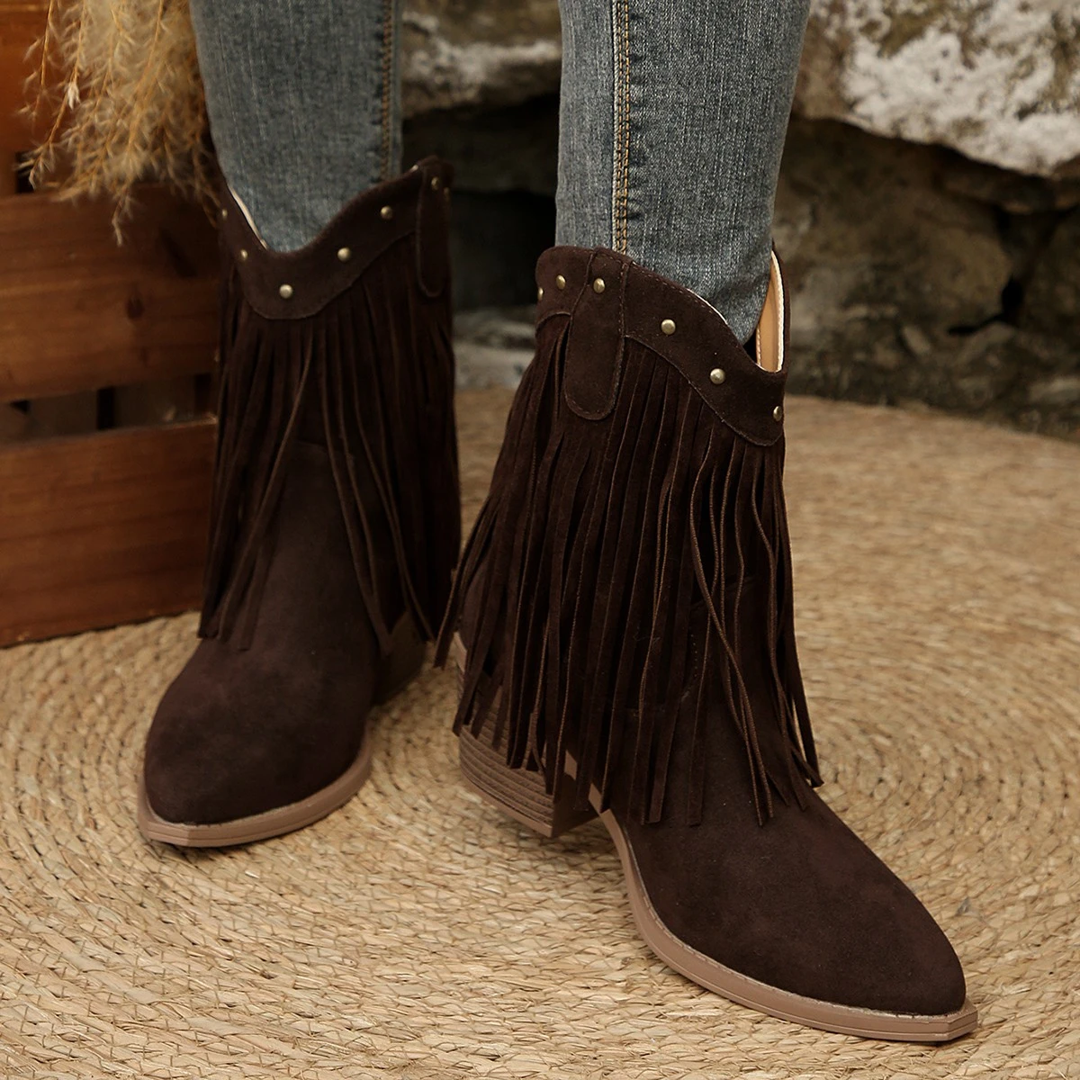 Botas de montar de media pantorrilla con punta estrecha para mujer, botines con decoración de Metal, diseño de marca de lujo, nuevo estilo