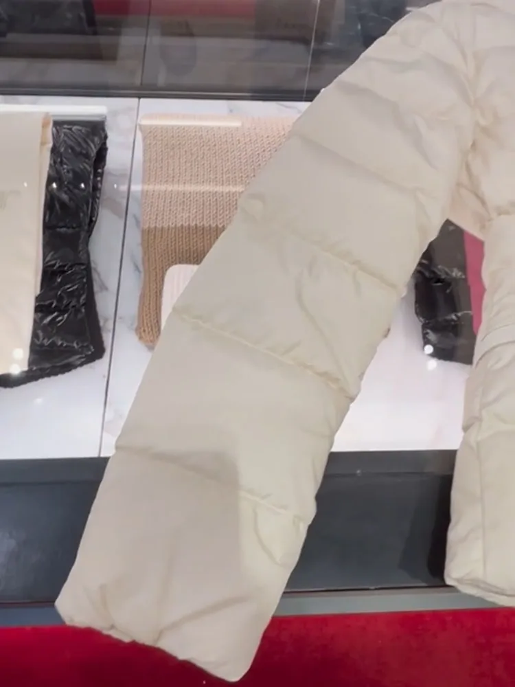 Cappotto invernale da donna Ele White Puffer Jaet con dettaglio ingombrante in vita Capispalla coreano con cappuccio