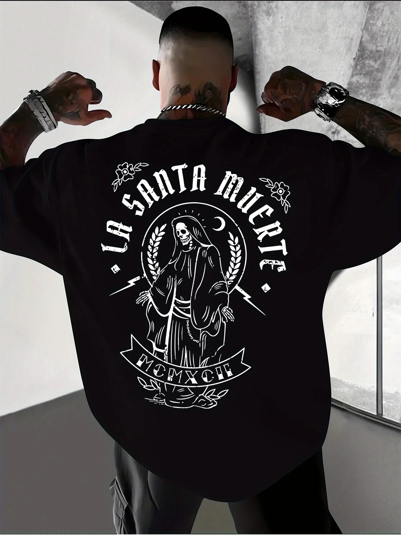 Einzigartiger Vintage Santa Muerte Line-Art-Druck auf atmungsaktivem, bequemem Herren-T-Shirt aus 100 % Baumwolle, ideal für Sommerabende. – Detail 5