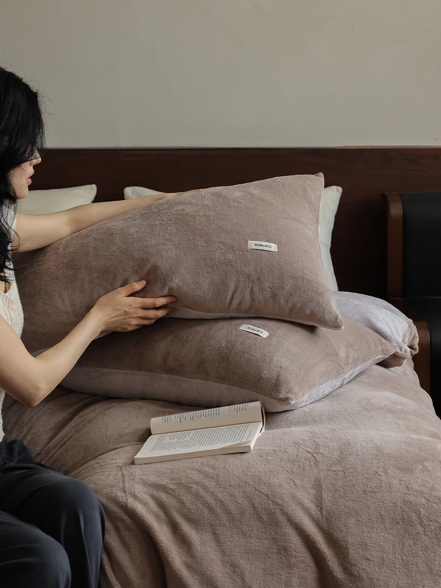 

Утолщенный теплый комплект постельного белья из кораллового флиса, двойной слой, 230 г, молочный вельвет, коралловая ткань, пододеяльник, аксессуары для постельного белья