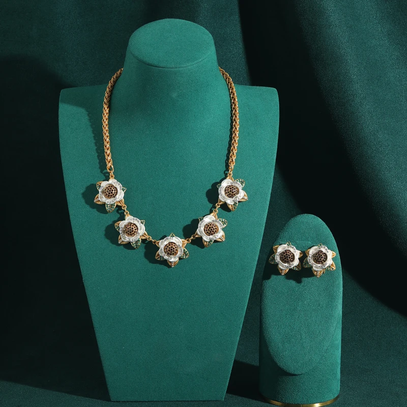 

Vintage Gold Plated Flower Jewelry Sets Rhinestone Short Necklace Colored Natural Stone Stud Earring Women Dating accessories