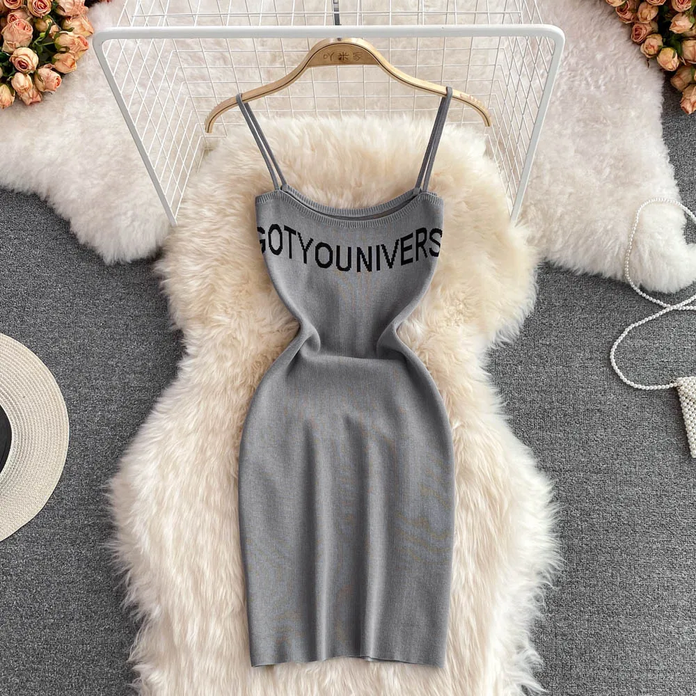 Vestido de verão com estampa de letras de malha, camada base fena, estilo coreano, elástico, moda curta, vestido sem costas