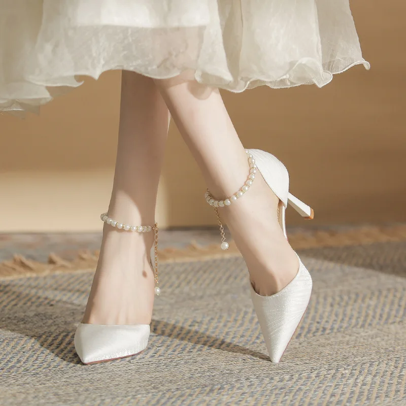 

2026 женские абрикосовые атласные туфли с острым носком и жемчугом на высоком каблуке с ремешком на щиколотке, элегантные вечерние вечерние туфли Q-431