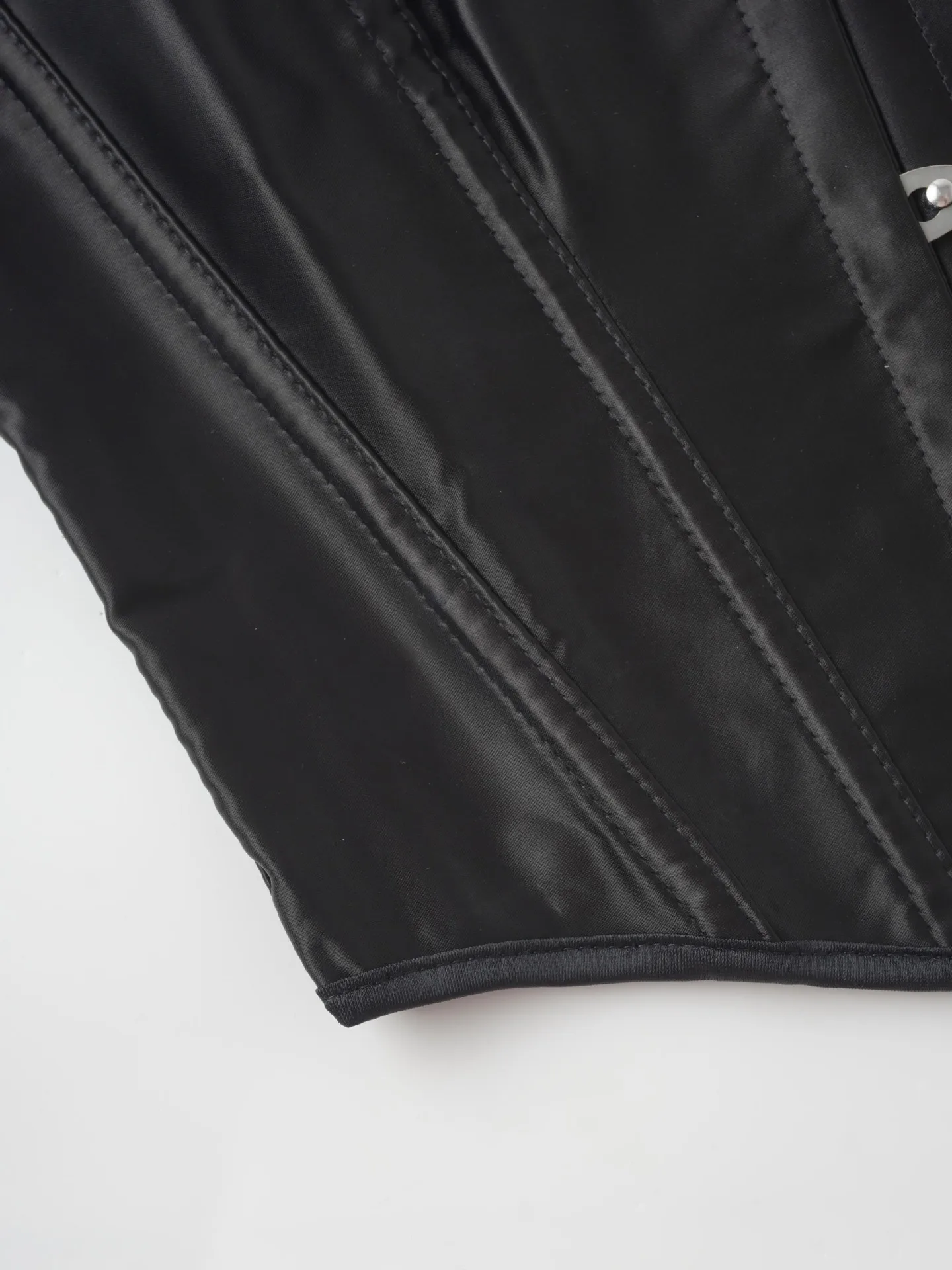 Top corsé de cuero sintético con cuello halter para mujer, con hebilla frontal, cordones en la espalda y diseño que estiliza la cintura. Bustier sexy para uso diario o en fiestas.