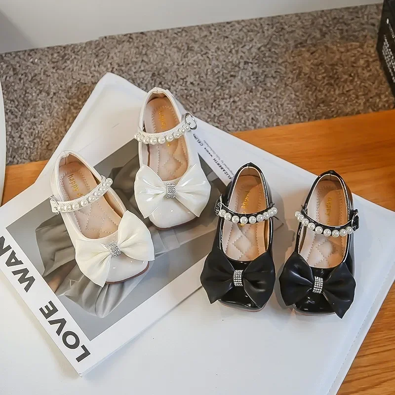 Zapatos de cuero blanco Mary Janes para niña, mocasines de princesa con lazo suave, diamantes de imitación, perlas, Chic, PU, Primavera, 2024