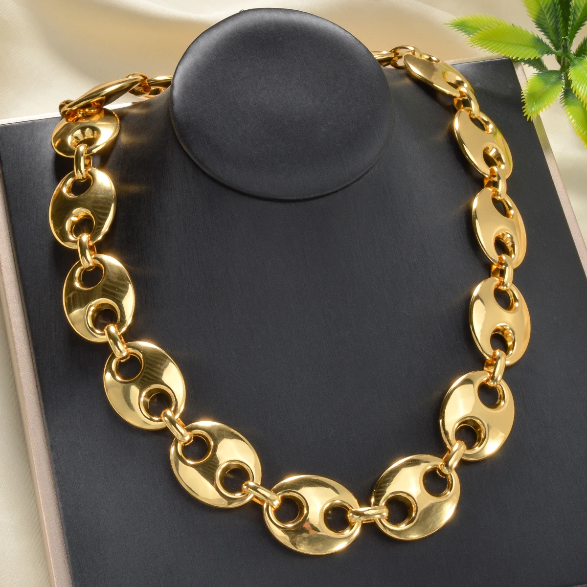 Stainless Steel Men\'s Women\'s Necklaces Light Luxury Exaggerated Geometry Golden Pig Nose Chain Hip-Hop Daily Party Wear Gifts