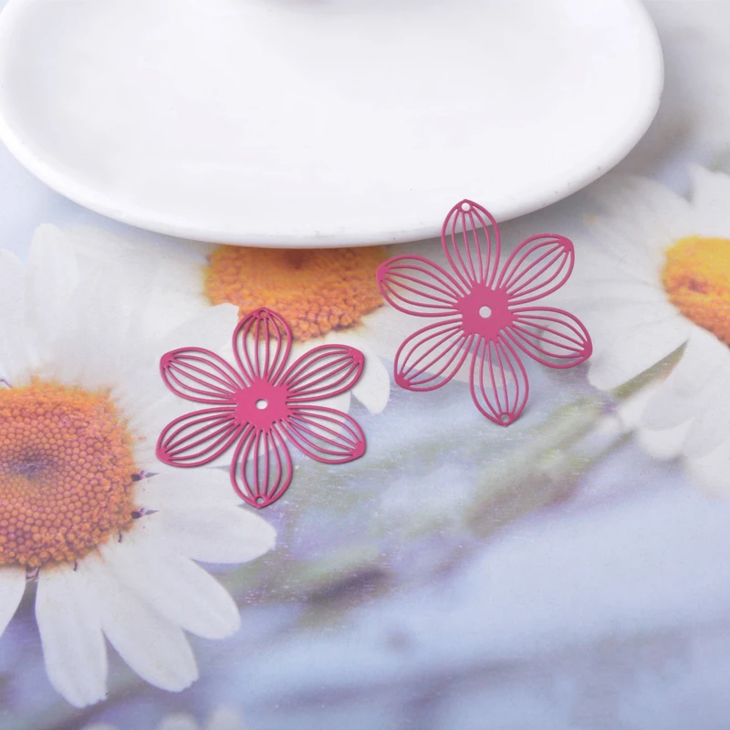 20 Stück AB9270 Messing-Schmuckanhänger, hellgoldene Blumen-Charms, bemalte Verbindungsstücke, Anhänger für DIY-Ohrringe für Frauen, Zubehör – Detail 9