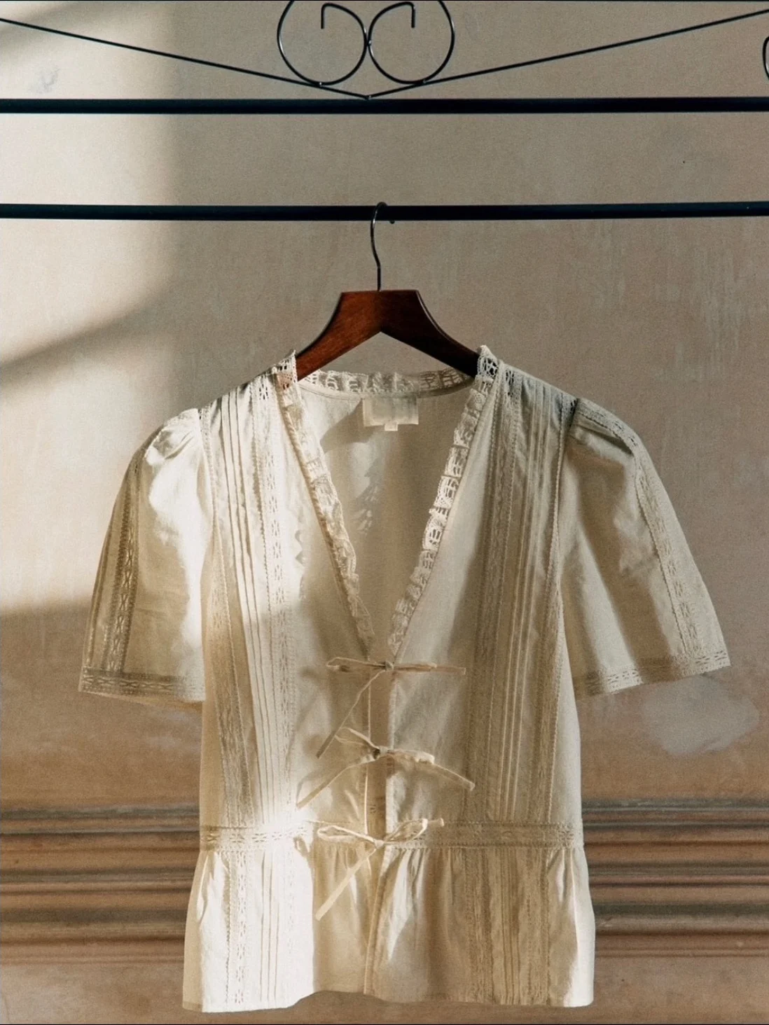 

Elegant Short Sleeve Lace Splicing Knot Shirt Breathable Cotton Spring Summer Women's Fashion Heidd Hollow out Blouse