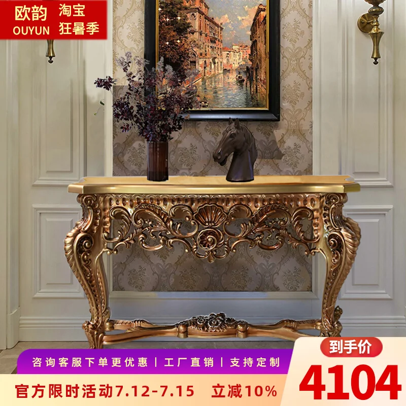 

The entrance table is against the wall, and the European style entrance table is luxurious.