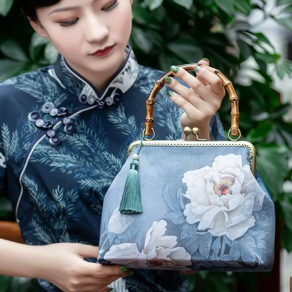 Handmade Female Chinese Old Luxury Design Messenger Bag 2024 Women Vintage Retro Chic Floral Fringes Bamboo Handle Shoulder Bag