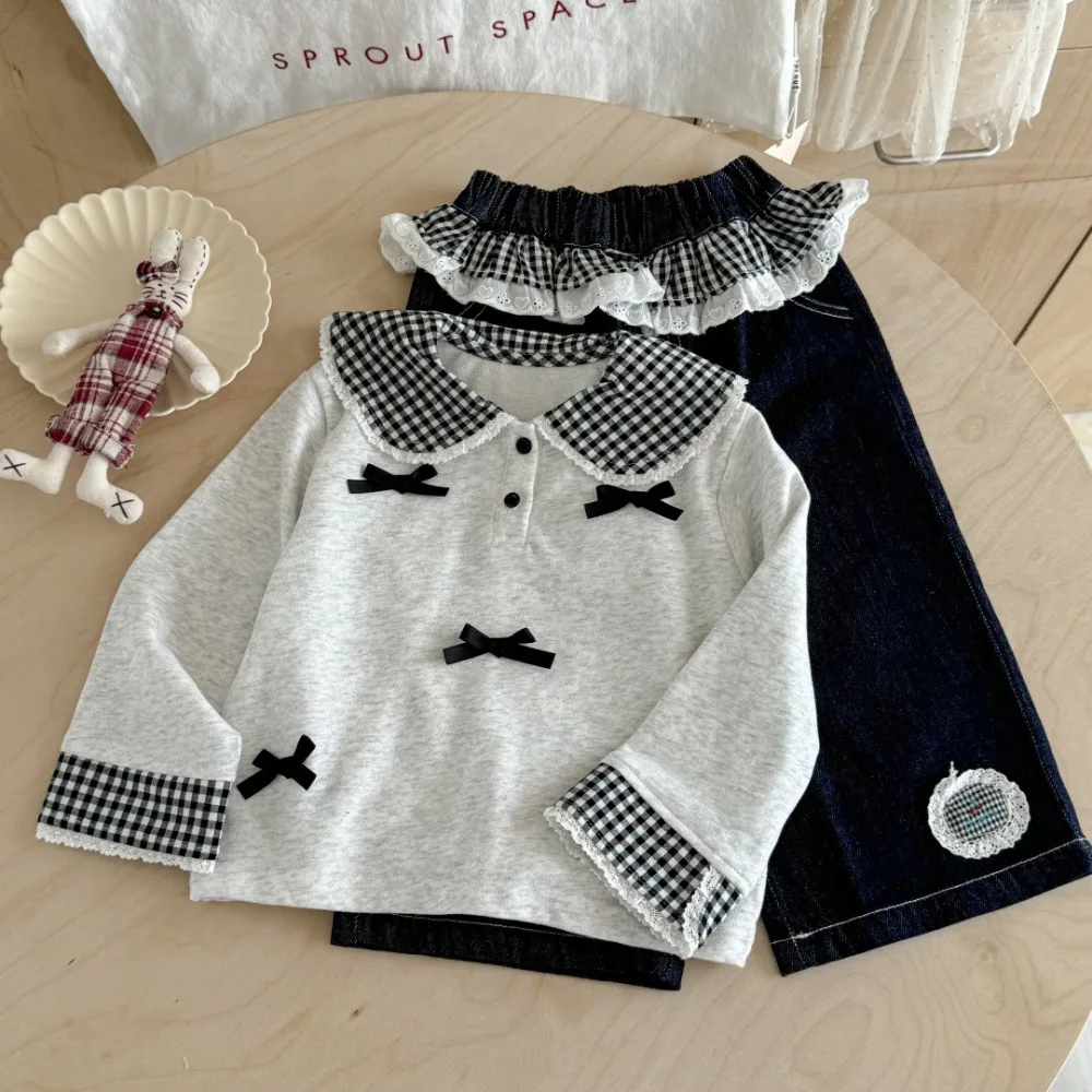 

Осенняя новая корейская версия, модный клетчатый топ с лацканами и бантом с длинными рукавами + кружевные широкие брюки, комплект из двух предметов для девочек в возрасте от 3 до 7 лет