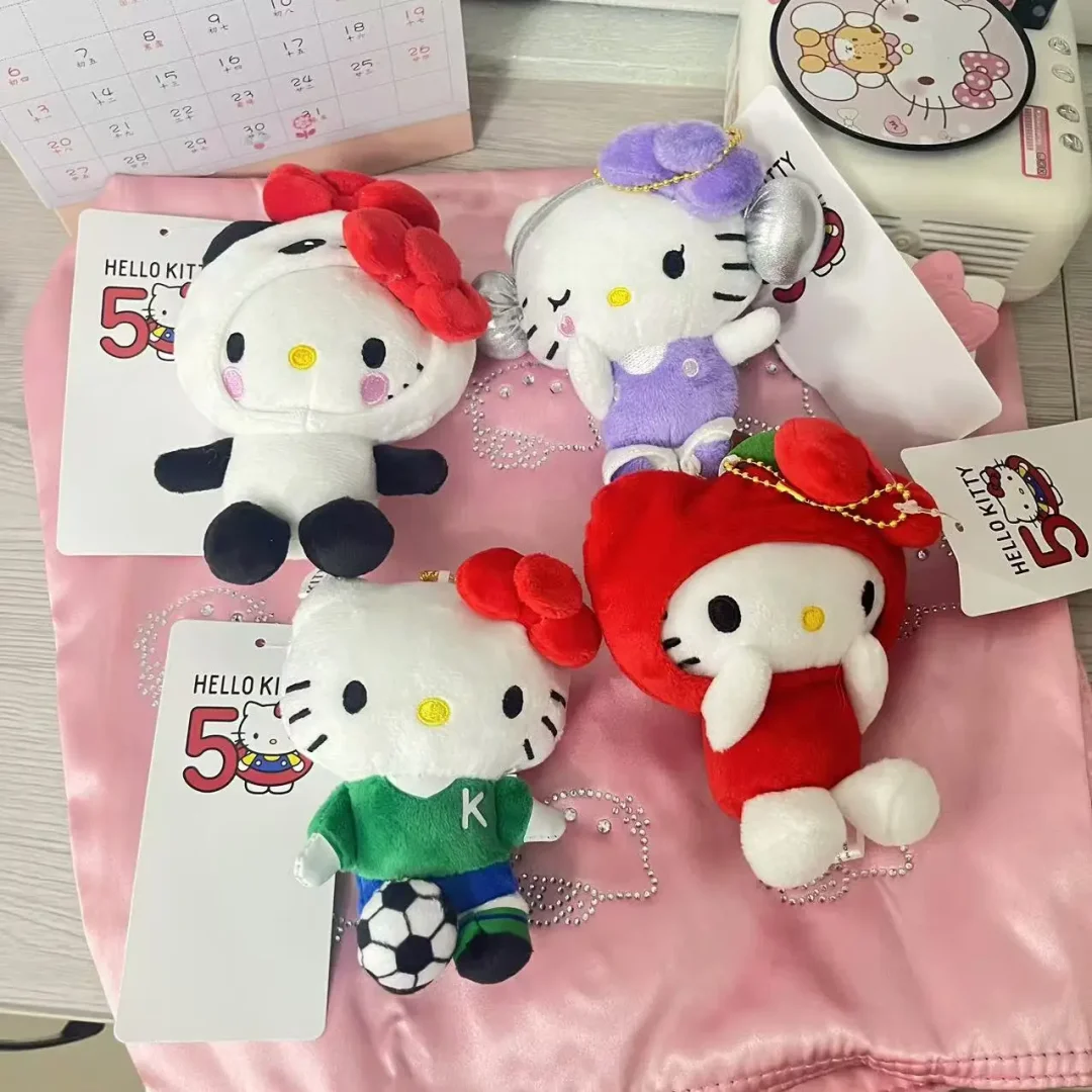 Nuevo dibujos animados Anime Sanrios 50 aniversario limitado auriculares de fútbol Panda Hellokitty colgante de felpa Kawaii bolsa muñeca llavero regalo