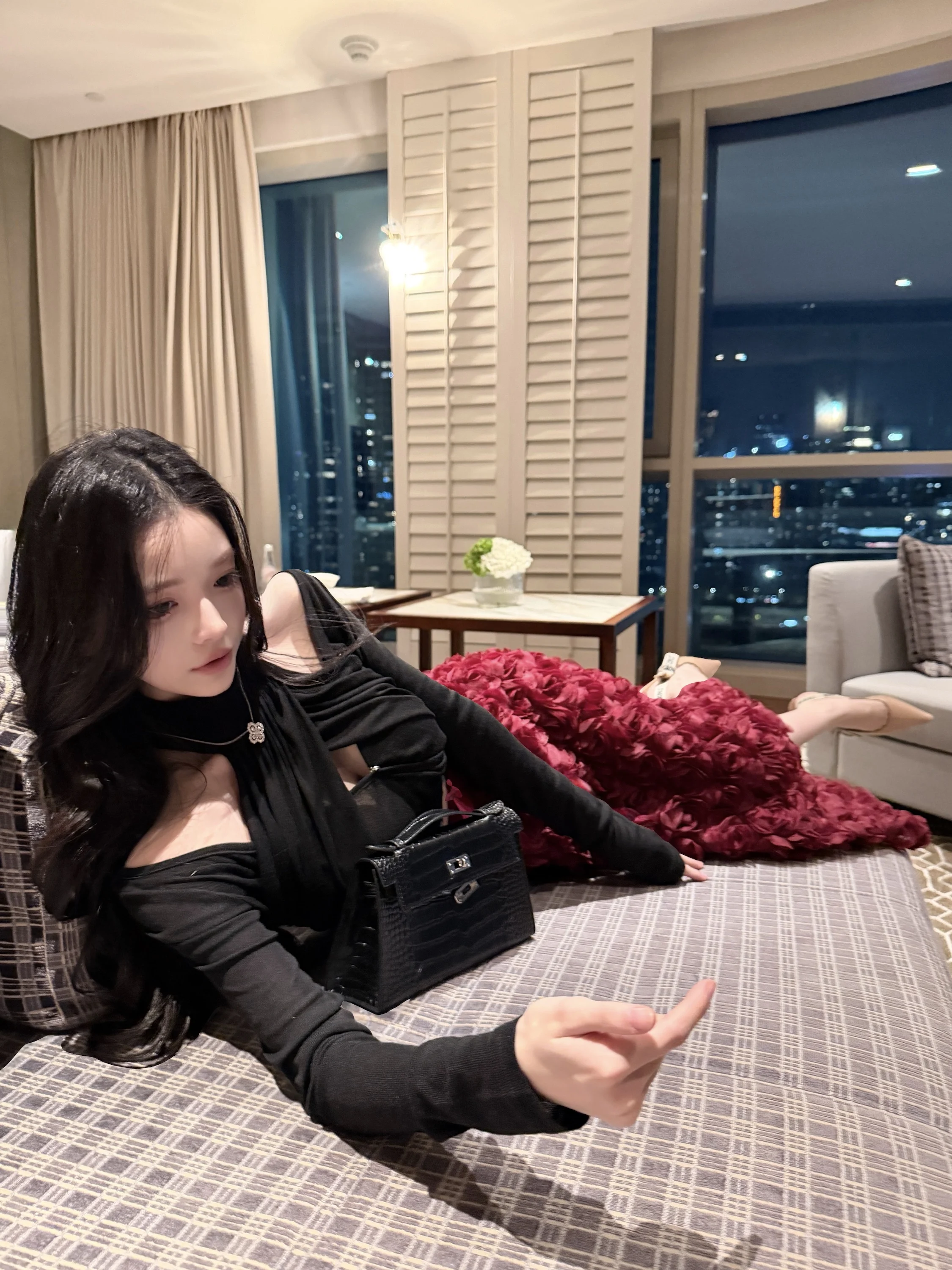 

Женский вязаный топ Ele с длинными рукавами и перекрестными бретелями, в стиле Mis Bla, с прозрачным дизайном, открывающим шею и спины