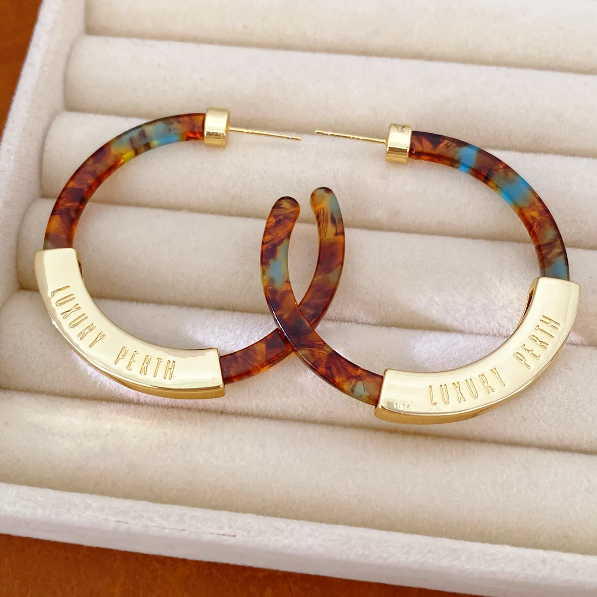 Tortoise Resin Metal Spliced Hoop Earrings European American Retro Light Luxury Elegant Jewelry For Women