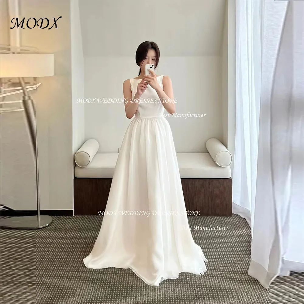 

MODX Simple Korea O Neck Wedding Dress Photography Sleeveless Sweep Train Satin Bridal Gown Women Garden Robe De Mariage