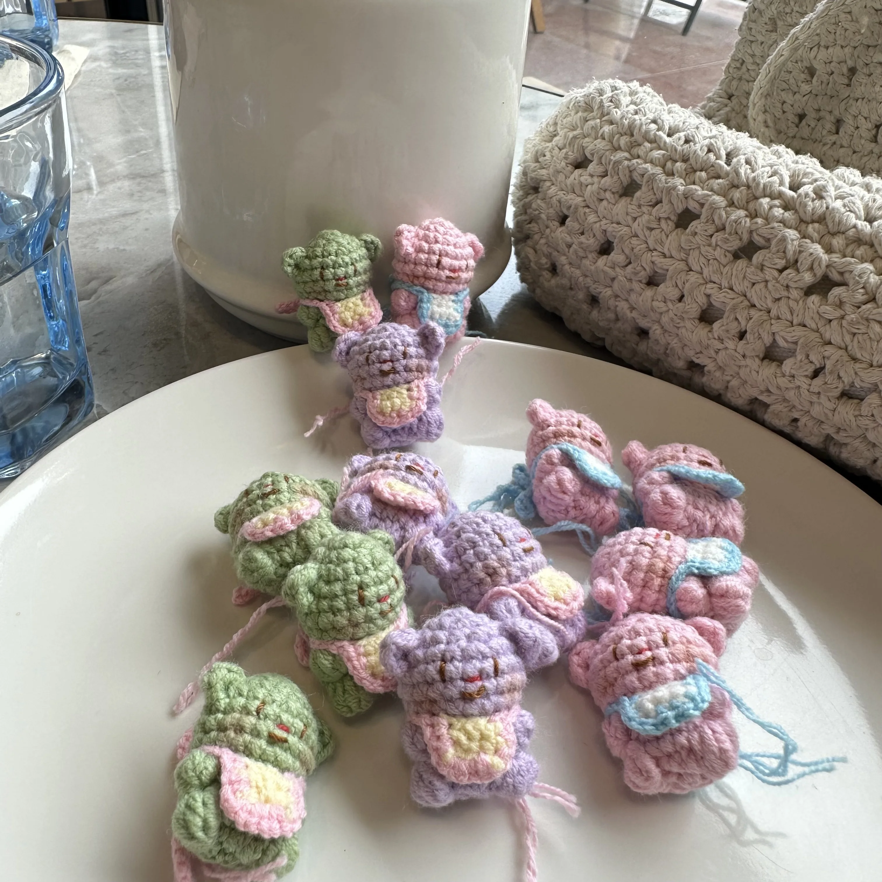 3pcs 3cm So mini Creative Handmade Crocheted Colorful Bears Pendant Wool Woven Keychain Car Bag Boutique Pendant Key Ring