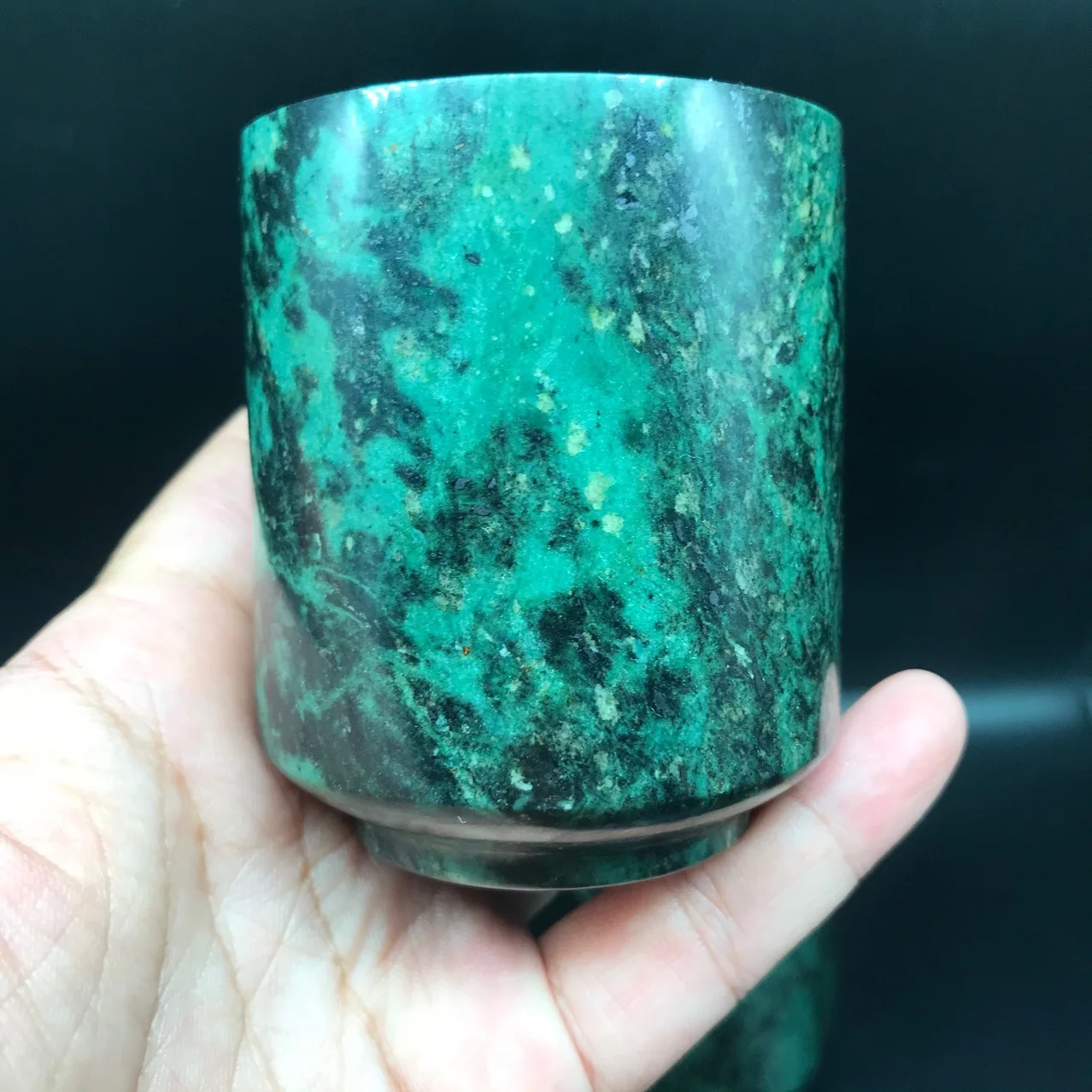 Ciemny zielonego jadeitu filiżanki do herbaty zdrowia Gongfu Teaware uzdrowienie kamień magnetyczny prosty z kubkiem prawdziwej chiński Jades zestaw do herbaty Kung Fu